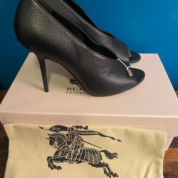 NWT Burberry Haydon peep toe Heels in black size 38 - Picture 6 of 6